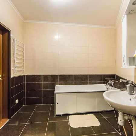 Апартаменты Near Metro Osokorki, Borispol Airport, Adonis Clinic